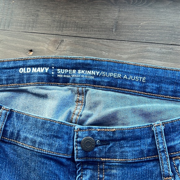 EUC Old Navy super skinny mid rise jeans size 16 - Picture 3 of 4
